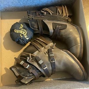 I am selling my Freebird boots! They are a size 7. Grey Multi.